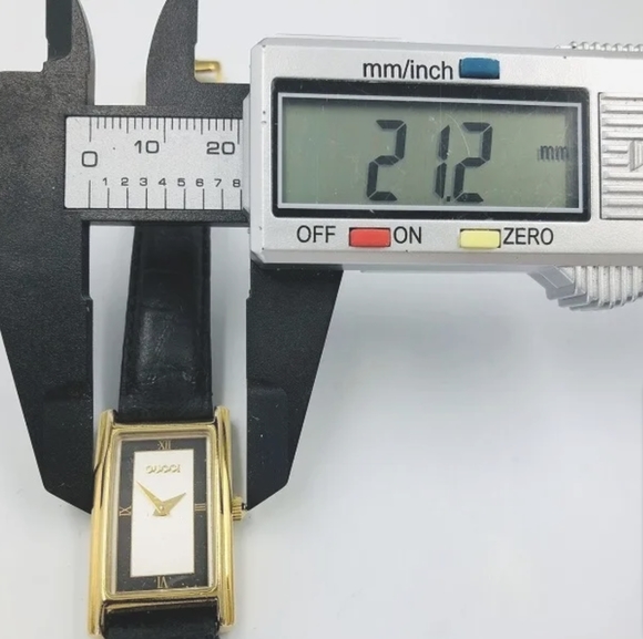 GUCCI Women's 2600L Quartz Watch St.Steel Gold Plated - Picture 6 of 16